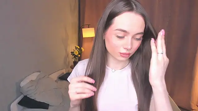 YvonneRobes online show from March 15, 7:10 pm