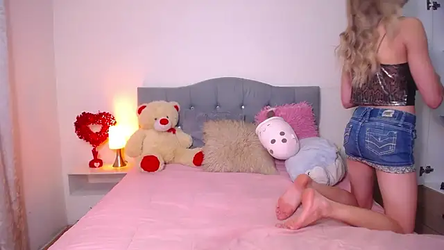 Kitten Riot online show from February 16, 11:57 pm