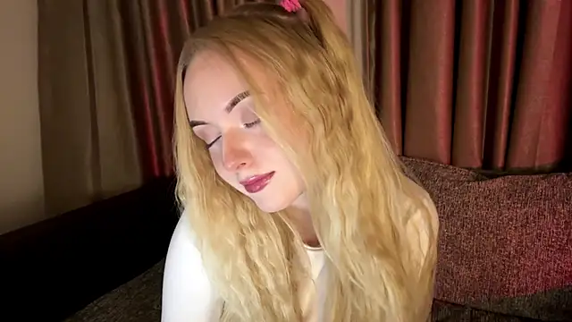 Dari Foxx online show from April 7, 10:55 pm