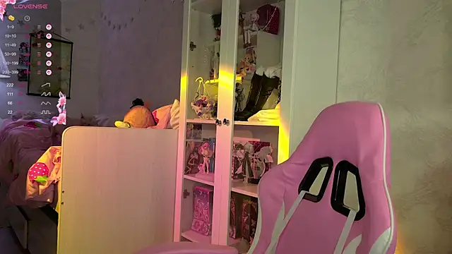 MiraJades online show from April 1, 10:07 pm