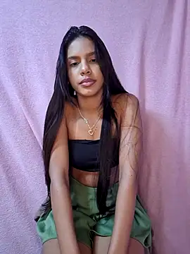 Snapshot of meenina_veneno chatting on December 16, 4:17 am meenina veneno online show from December 16, 4:17 am