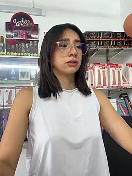 lunaluxury22 online show from March 2, 1:07 pm