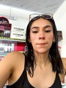 Snapshot of lunaluxury22 chatting on May 22, 1:42 pm lunaluxury22 online show from May 22, 1:42 pm