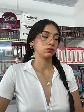 lunaluxury22 online show from February 11, 2:06 pm