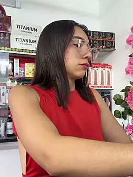 lunaluxury22 online show from February 23, 3:45 pm