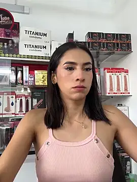 lunaluxury22 online show from March 23, 4:29 pm