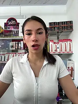 Snapshot of lunaluxury22 chatting on May 13, 1:51 pm lunaluxury22 online show from May 13, 1:51 pm