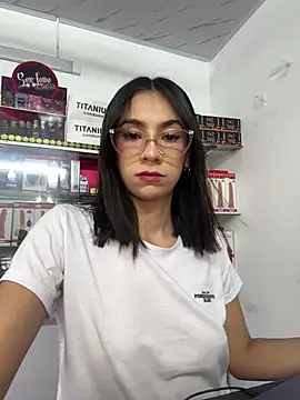 lunaluxury22 online show from March 30, 1:45 pm