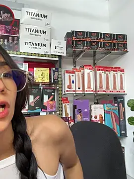 lunaluxury22 online show from February 2, 7:46 pm