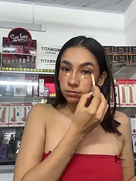 lunaluxury22 online show from April 13, 11:03 am