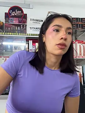 lunaluxury22 online show from March 6, 1:39 pm