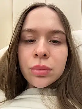 Snapshot of Nicole_Loving chatting on December 13, 9:21 pm Nicole Loving online show from December 13, 9:21 pm