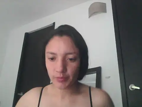 Snapshot of SweetFerSub chatting on February 18, 2:24 pm SweetFerSub online show from February 18, 2:24 pm