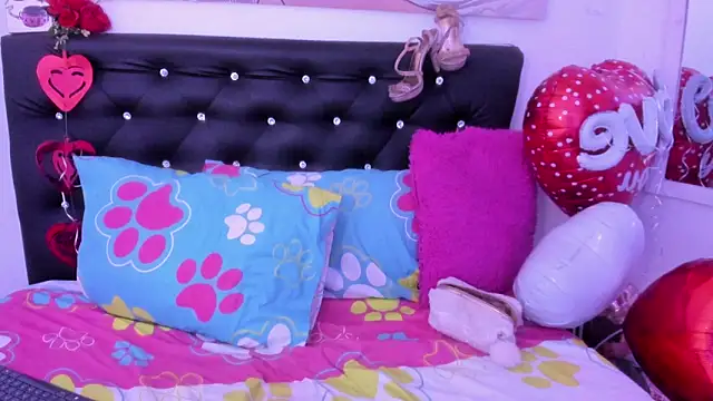 RossieCooper online show from February 19, 7:22 pm