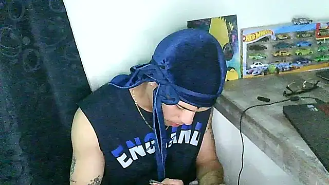 Snapshot of Glen_connor_11 chatting on December 22, 12:00 am Glen connor 11 online show from December 22, 12:00 am