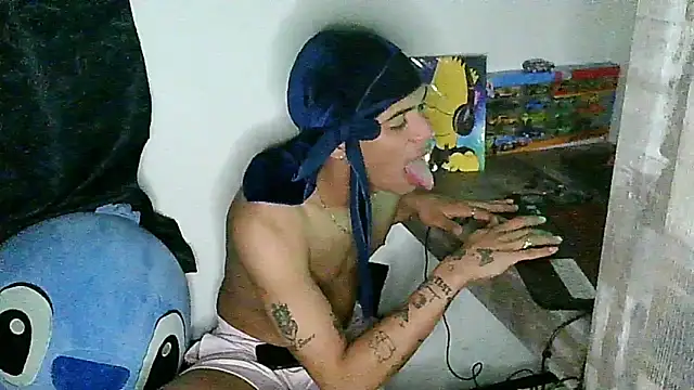 Snapshot of Glen_connor_11 chatting on December 23, 3:50 am Glen connor 11 online show from December 23, 3:50 am