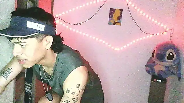 Snapshot of Glen_connor_11 chatting on January 10, 5:03 am Glen connor 11 online show from January 10, 5:03 am