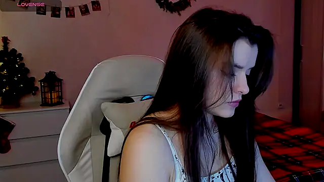  Valleria  online show from January 8, 6:25 pm