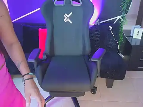 Snapshot of VALERIADANIELS chatting on December 15, 8:47 pm VALERIADANIELS online show from December 15, 8:47 pm