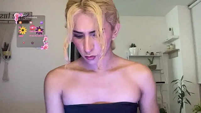 Snapshot of isa_fox_23 chatting on January 8, 12:49 am isa fox 23 online show from January 8, 12:49 am