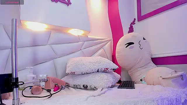 Snapshot of isa_fox_23 chatting on February 19, 7:11 pm isa fox 23 online show from February 19, 7:11 pm