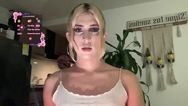 Snapshot of isa_fox_23 chatting on February 5, 3:24 am isa fox 23 online show from February 5, 3:24 am