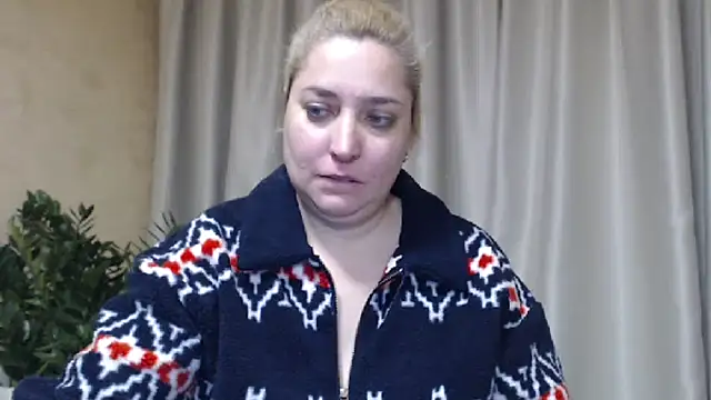 Snapshot of sweetpussy13 chatting on January 11, 8:43 am sweetpussy13 online show from January 11, 8:43 am