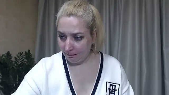 sweetpussy13 online show from April 19, 5:41 am