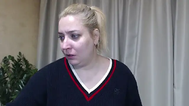 Snapshot of sweetpussy13 chatting on February 24, 6:47 am sweetpussy13 online show from February 24, 6:47 am