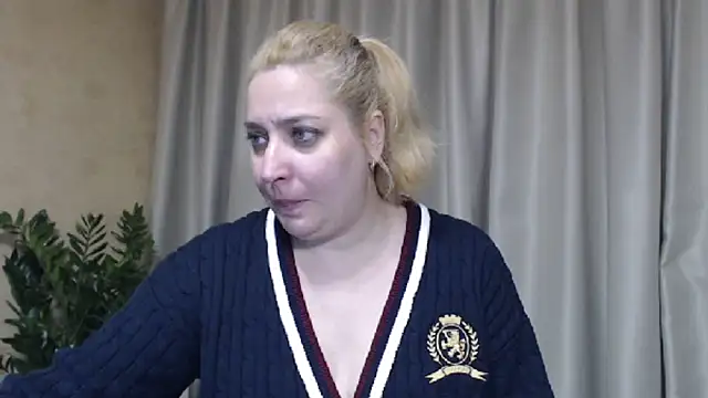 sweetpussy13 online show from March 20, 9:10 am