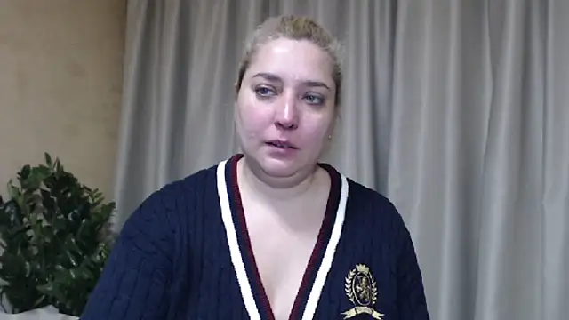 Snapshot of sweetpussy13 chatting on February 7, 6:21 am sweetpussy13 online show from February 7, 6:21 am