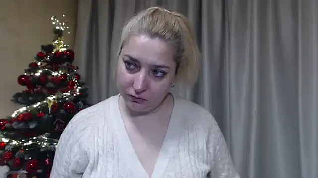 Snapshot of sweetpussy13 chatting on January 6, 5:55 am sweetpussy13 online show from January 6, 5:55 am