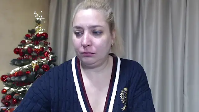 Snapshot of sweetpussy13 chatting on December 20, 5:54 am sweetpussy13 online show from December 20, 5:54 am