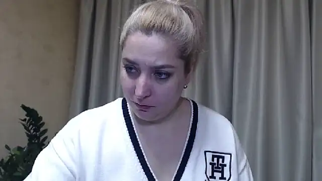 sweetpussy13 online show from March 4, 7:19 am