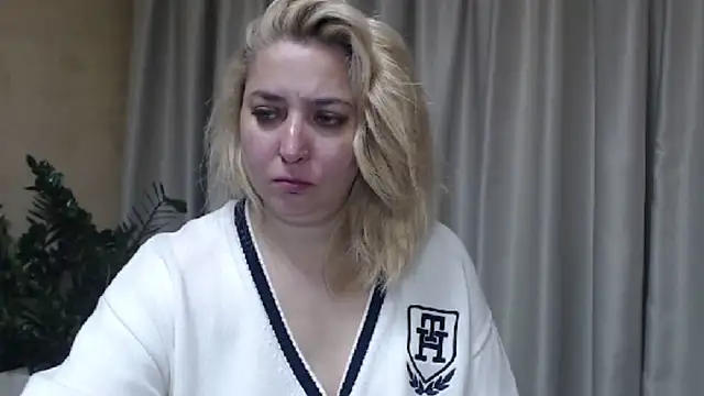 sweetpussy13 online show from October 18, 6:15 am