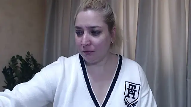 Snapshot of sweetpussy13 chatting on March 1, 7:08 am sweetpussy13 online show from March 1, 7:08 am