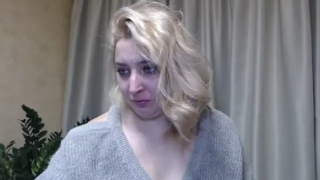 sweetpussy13 online show from March 18, 7:01 am