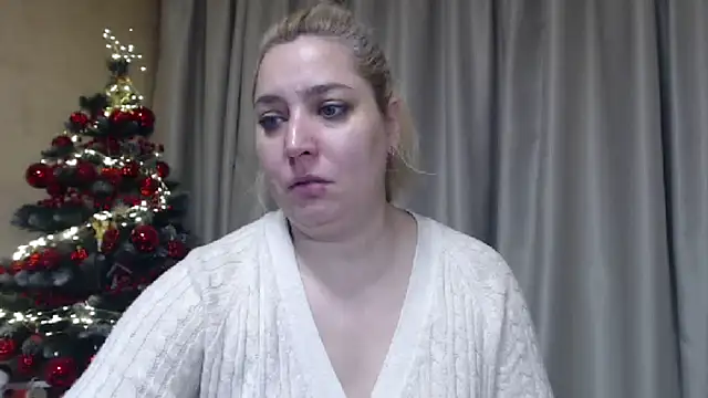 Snapshot of sweetpussy13 chatting on January 8, 6:08 am sweetpussy13 online show from January 8, 6:08 am