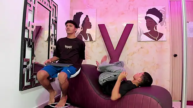 Snapshot of DIAMOND_BLACKS chatting on December 19, 7:33 am DIAMOND BLACKS online show from December 19, 7:33 am