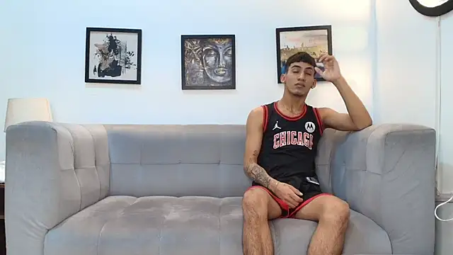 Snapshot of DIAMOND_BLACKS chatting on February 21, 7:43 am DIAMOND BLACKS online show from February 21, 7:43 am