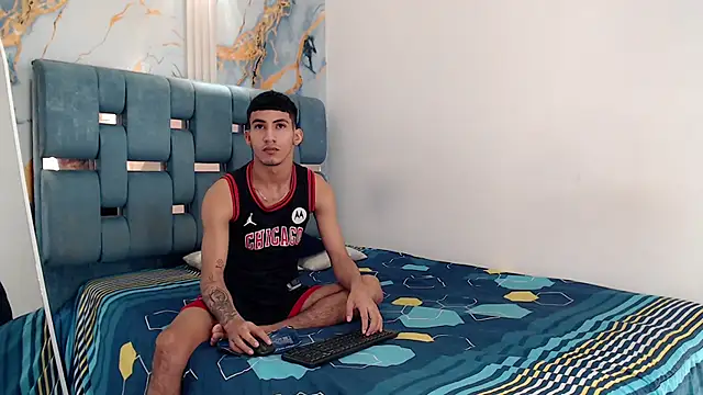 DIAMOND BLACKS online show from April 1, 7:10 am