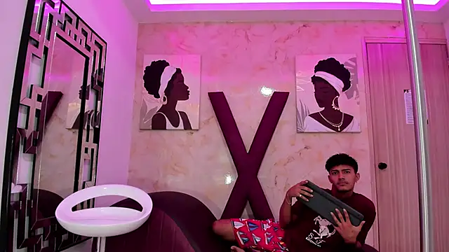 Snapshot of DIAMOND_BLACKS chatting on December 16, 7:23 am DIAMOND BLACKS online show from December 16, 7:23 am