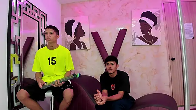 Snapshot of DIAMOND_BLACKS chatting on December 15, 7:25 am DIAMOND BLACKS online show from December 15, 7:25 am