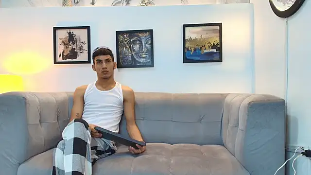 Snapshot of DIAMOND_BLACKS chatting on February 6, 7:26 am DIAMOND BLACKS online show from February 6, 7:26 am