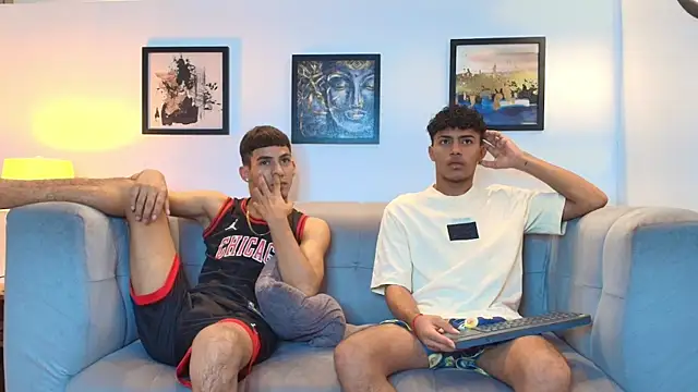 Snapshot of DIAMOND_BLACKS chatting on February 8, 7:28 am DIAMOND BLACKS online show from February 8, 7:28 am