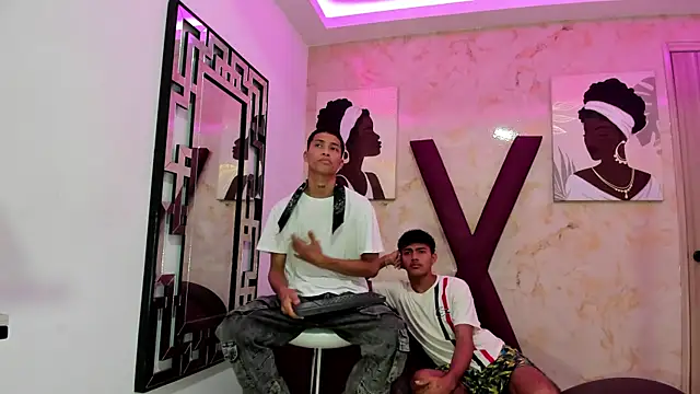 Snapshot of DIAMOND_BLACKS chatting on December 17, 7:24 am DIAMOND BLACKS online show from December 17, 7:24 am