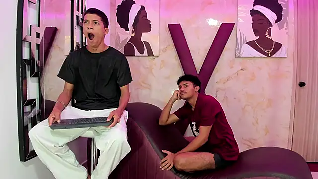 Snapshot of DIAMOND_BLACKS chatting on December 23, 7:18 am DIAMOND BLACKS online show from December 23, 7:18 am