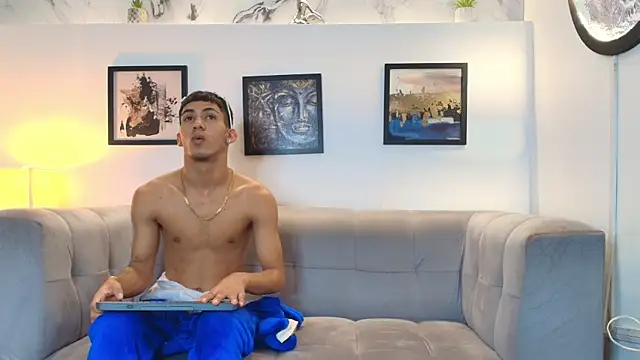 Snapshot of DIAMOND_BLACKS chatting on February 7, 7:27 am DIAMOND BLACKS online show from February 7, 7:27 am