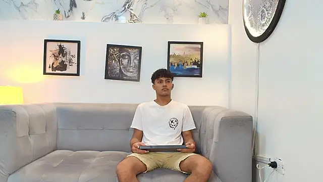 Snapshot of DIAMOND_BLACKS chatting on February 1, 7:17 am DIAMOND BLACKS online show from February 1, 7:17 am