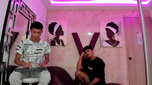 Snapshot of DIAMOND_BLACKS chatting on December 21, 7:21 am DIAMOND BLACKS online show from December 21, 7:21 am